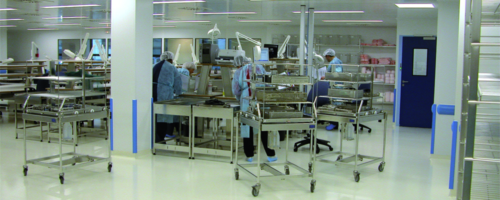 Dagard employee working on a clean room element